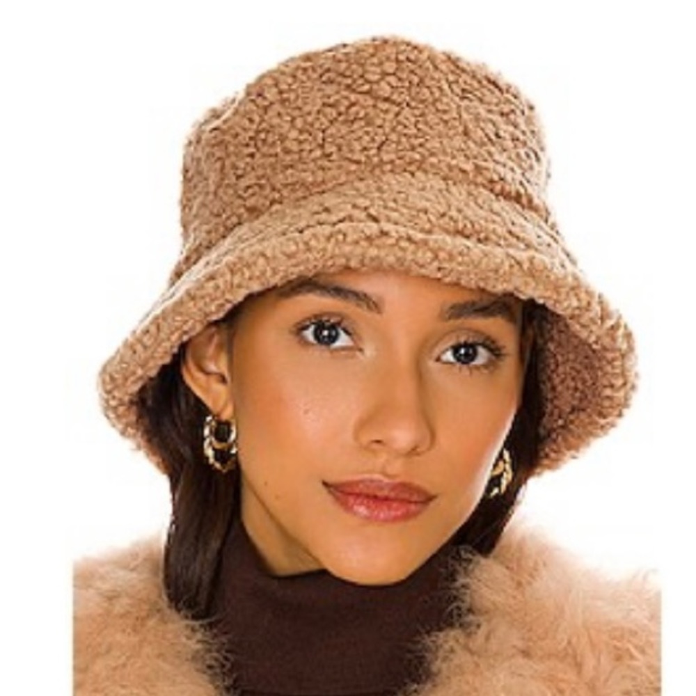 trendy bucket hat